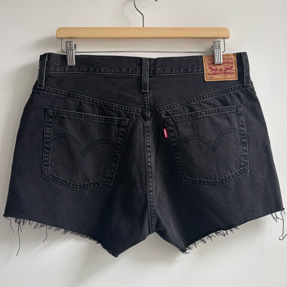 Levi’s 501 High Rise Raw Hem Black Denim Jean Shorts Size 32 - Picture 3 of 15